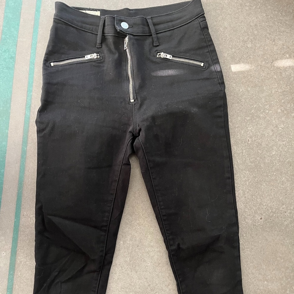 Levi's Premium black zipper jeans size 27